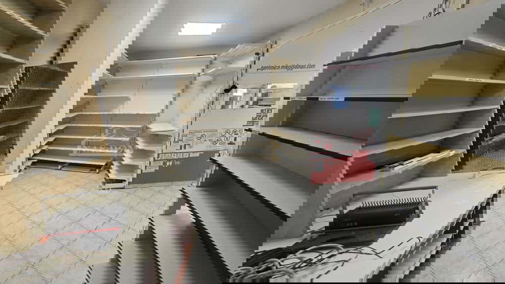 ZNIŽANO - Poslovni prostor v centru Vodic