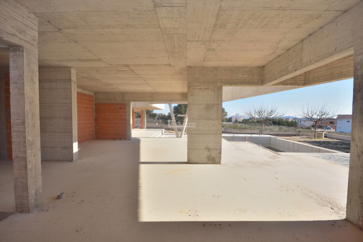 Vodice - Luksuzna oblikovalska vila z bazenom - roh bau