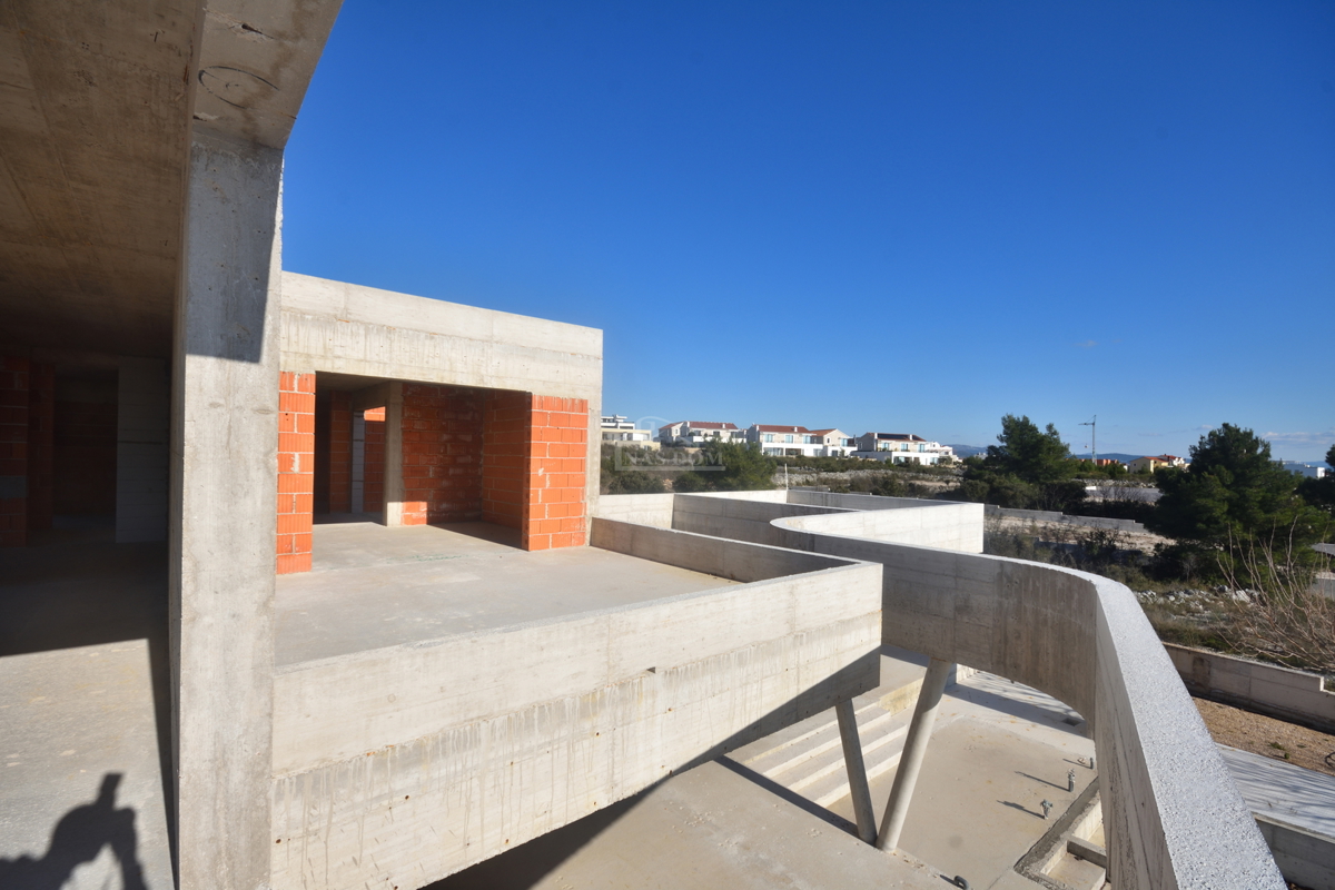 Vodice - Luksuzna oblikovalska vila z bazenom - roh bau