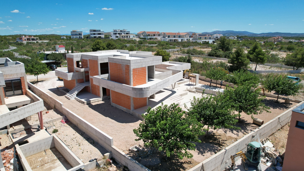 Vodice - Luksuzna oblikovalska vila z bazenom - roh bau