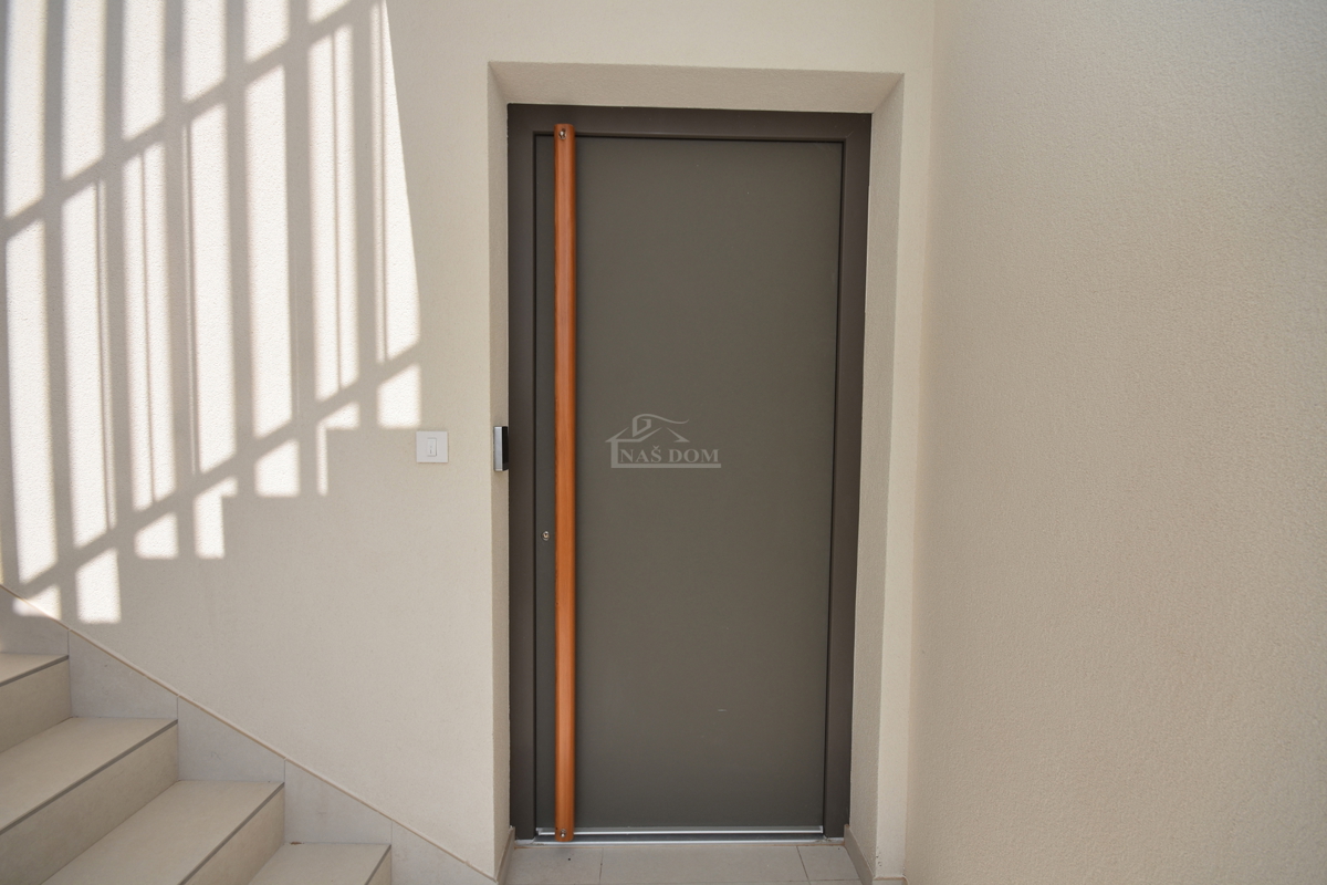 Vodice - Luksuzno stanovanje S2, le 300 m od plaže, pogled na morje