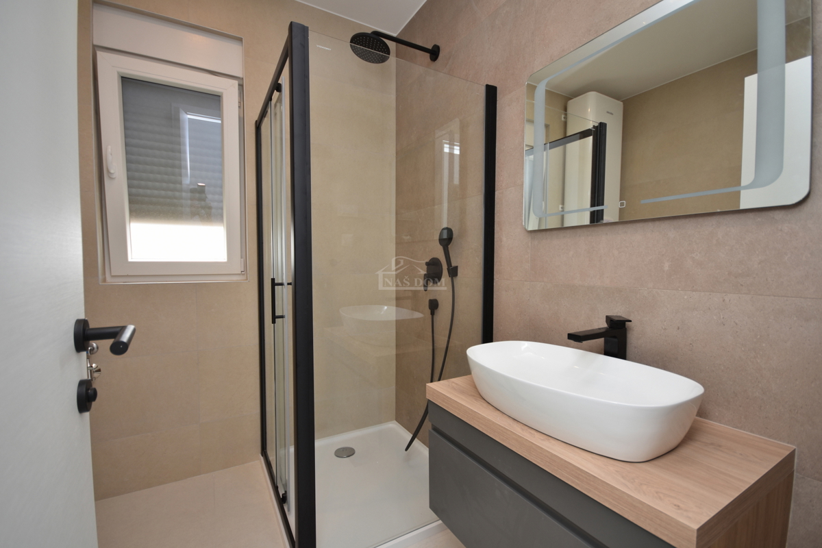 Vodice - Luksuzno stanovanje S2, le 300 m od plaže, pogled na morje