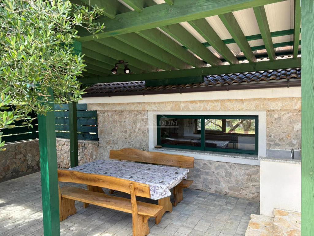 Vodice - hiša z bazenom, oljčni nasad v zaledju Vodic