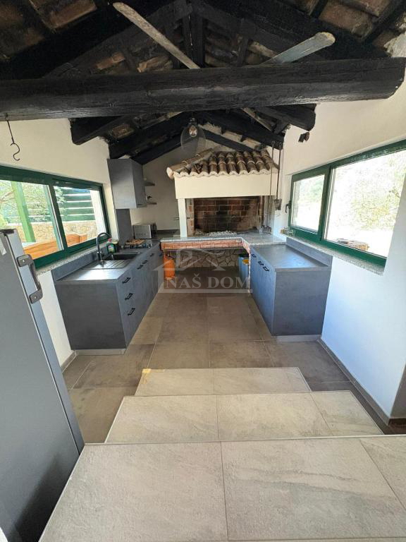 Vodice - hiša z bazenom, oljčni nasad v zaledju Vodic