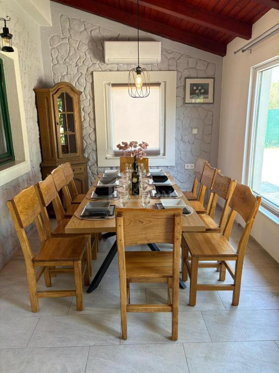 Vodice - hiša z bazenom, oljčni nasad v zaledju Vodic