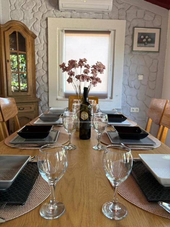 Vodice - hiša z bazenom, oljčni nasad v zaledju Vodic