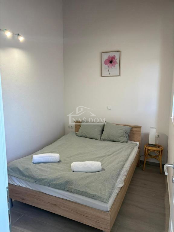 Vodice - Hiša z bazenom in oljčnim nasadom v zaledju Vodic