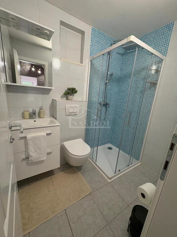 Vodice - hiša z bazenom, oljčni nasad v zaledju Vodic