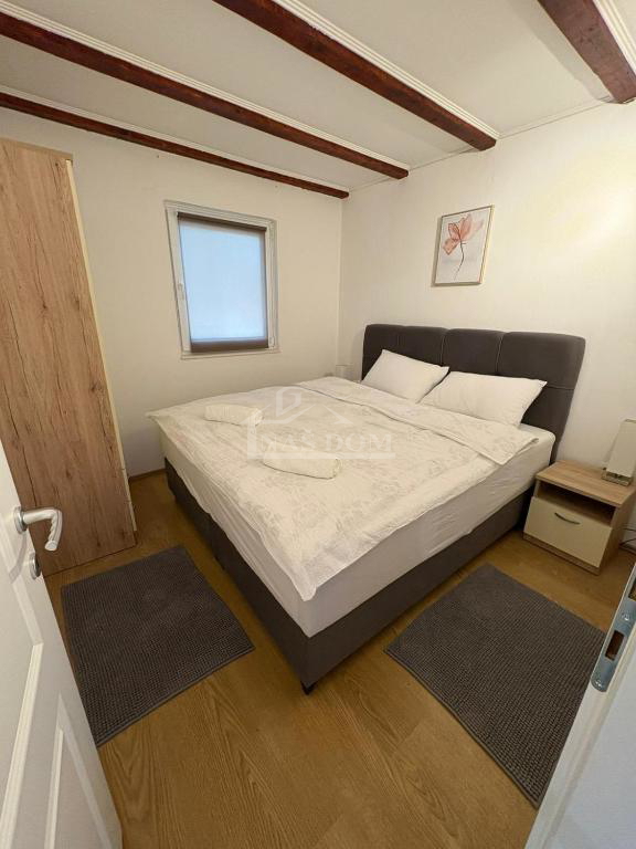 Vodice - hiša z bazenom, oljčni nasad v zaledju Vodic