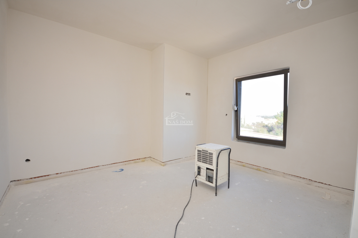 Vodice - Komfortno stanovanje S5 s tremi spalnicami, pogled na morje, prvo nadstropje