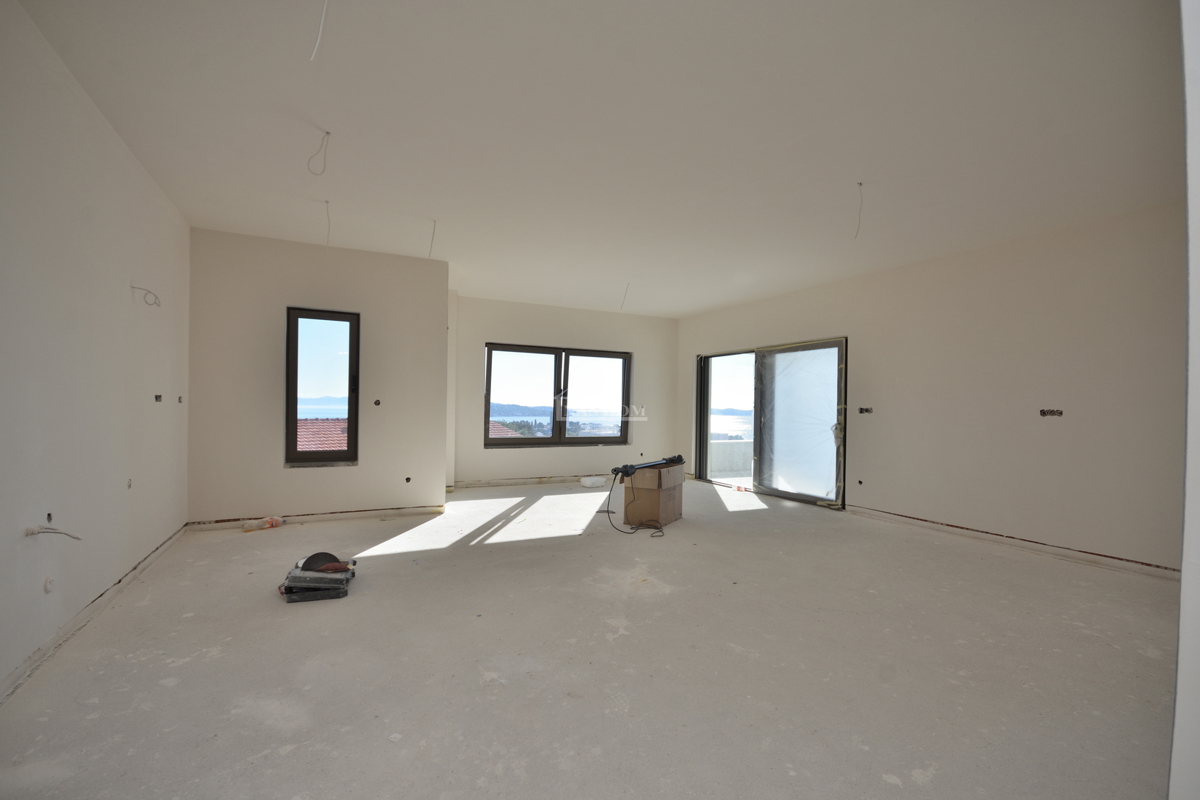 Vodice - Komfortno stanovanje S5 s tremi spalnicami, pogled na morje, prvo nadstropje