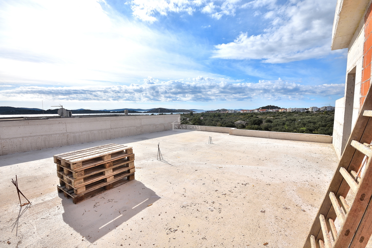 Vodice - S4 stanovanje s strešno teraso, pogled na morje