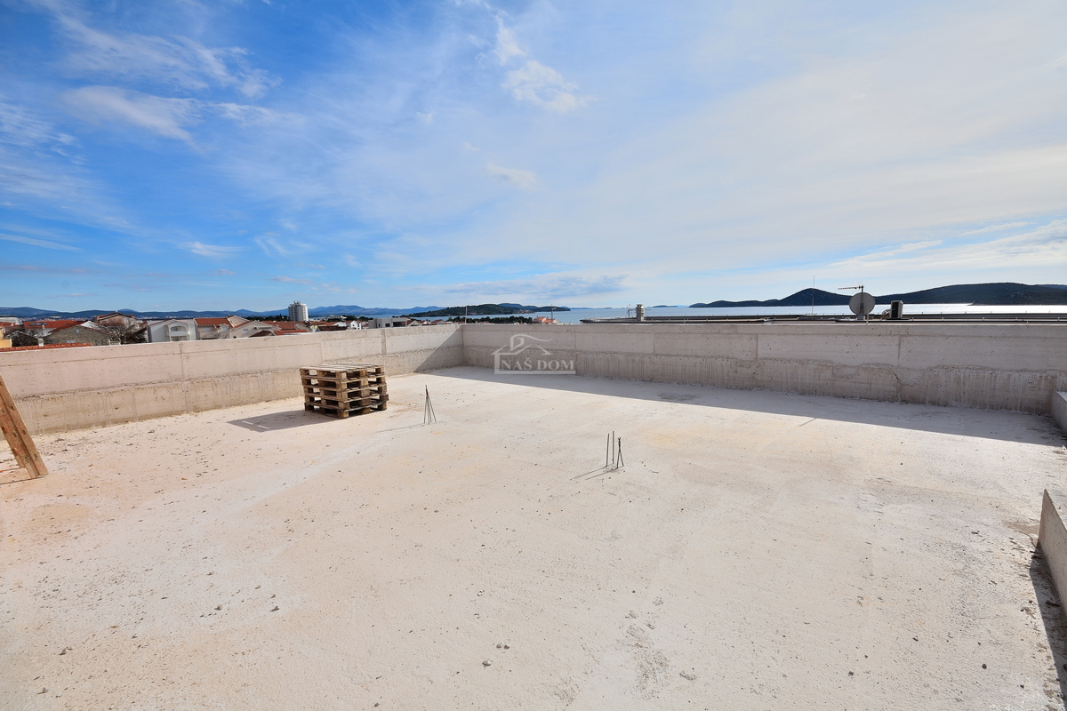 Vodice - S4 stanovanje s strešno teraso, pogled na morje