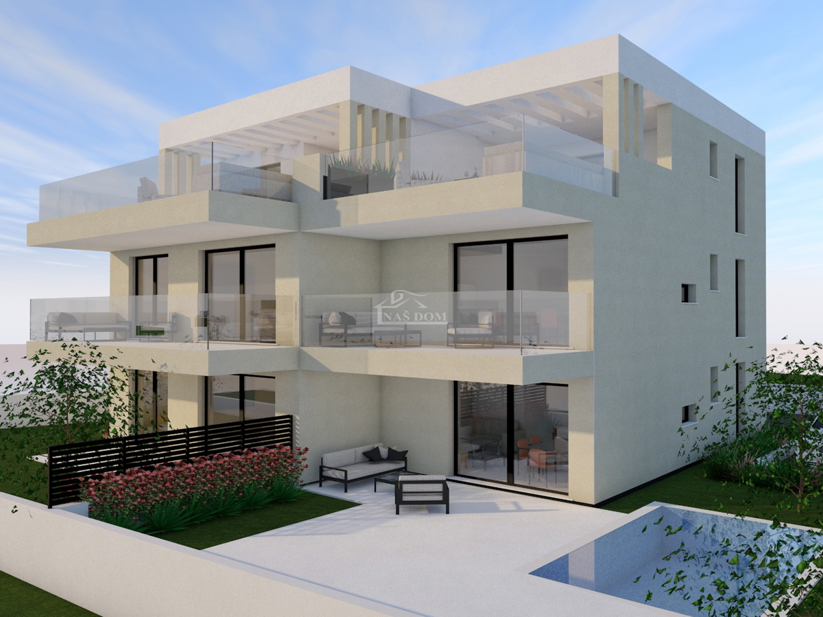 Vodice - s4 dvonadstropno stanovanje s strešno teraso 750 m od plaže