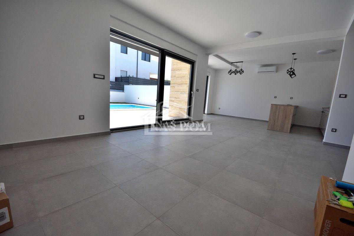 Vodice - NOVOGRADNJA dvojna hiša D s bazenom