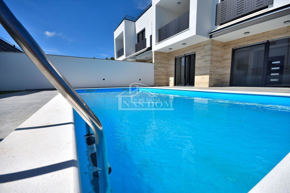 Vodice - NOVOGRADNJA dvojna hiša D s bazenom