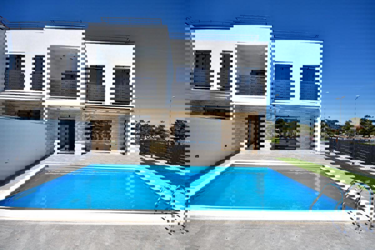 Vodice - NOVOGRADNJA dvojna hiša D s bazenom