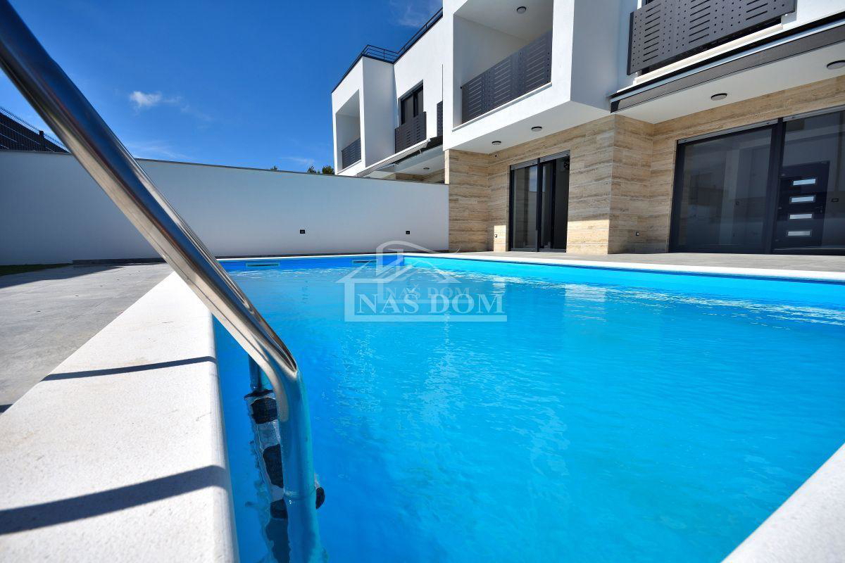 Vodice - NOVOGRADNJA dvojna hiša D s bazenom