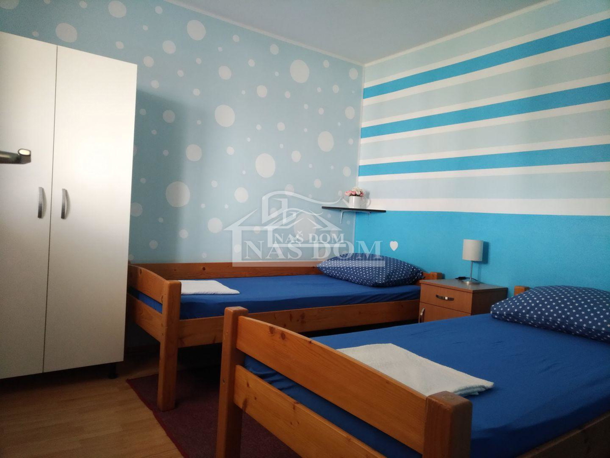 Vodice - Dvokatnica s 6 apartmana, 373,15 m2, 800 m od plaže Hangar