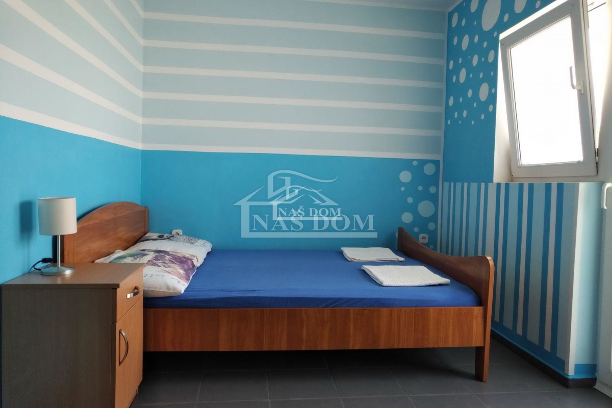 Vodice - Dvokatnica s 6 apartmana, 373,15 m2, 800 m od plaže Hangar