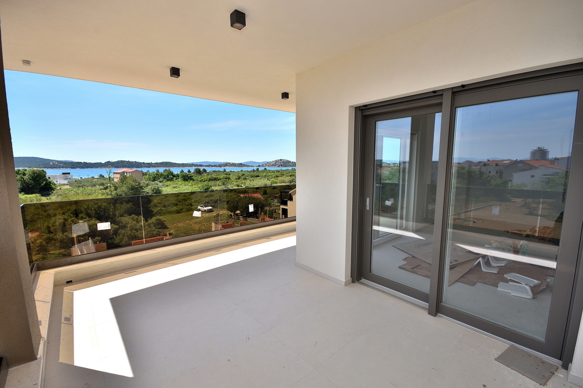 Vodice - Luksuzno stanovanje S3 s panoramskim pogledom na morje, 300 m od plaže