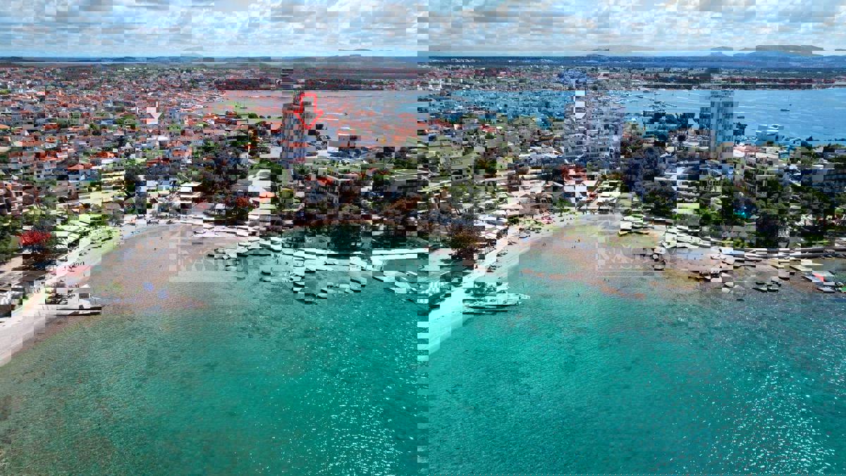 &lt;Luksuzni stan A8 s krovnom terasom, 50m od plaže&gt;