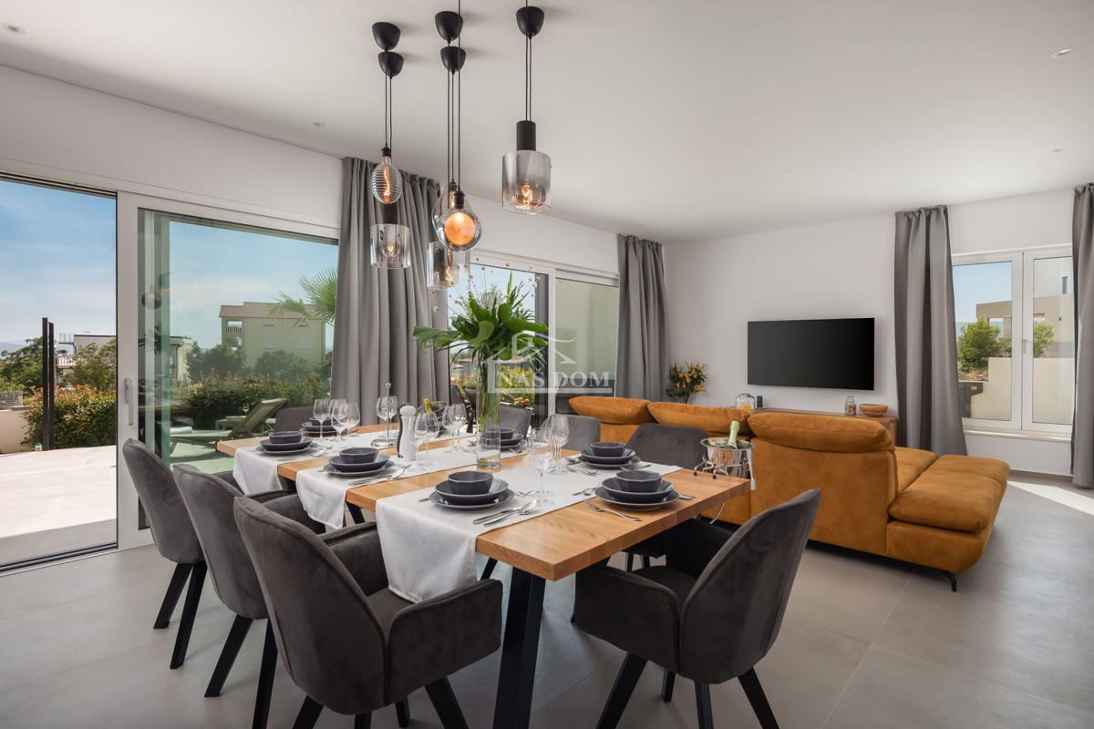 Vodice - moderna vila s bazenom, pogled na more