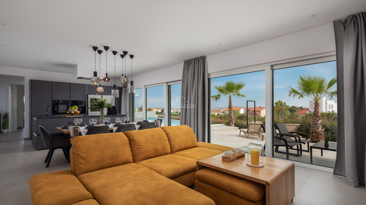 Vodice - moderna vila s bazenom, pogled na more