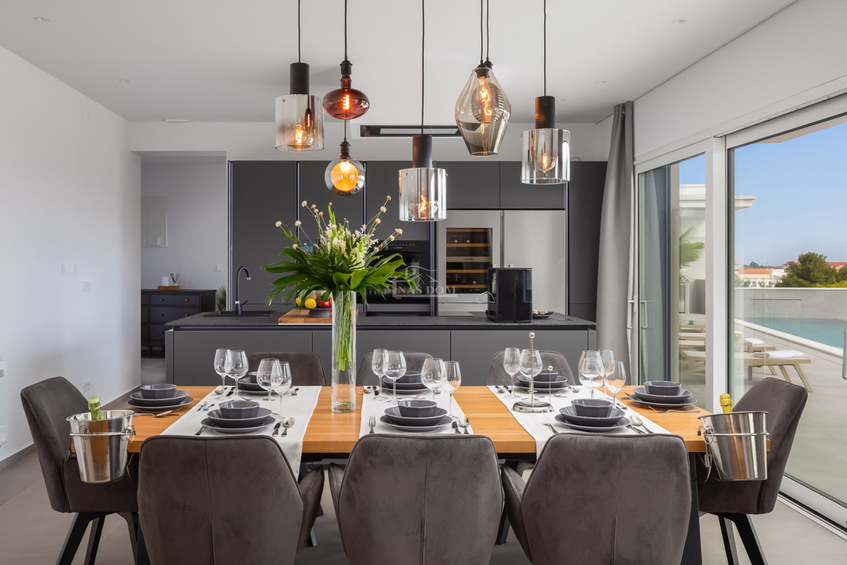 Vodice - moderna vila s bazenom, pogled na more