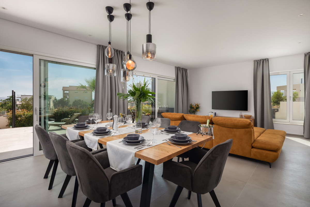 Vodice - moderna vila s bazenom, pogled na more