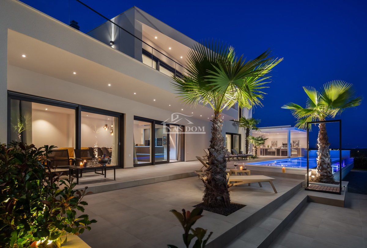 Vodice - moderna vila s bazenom, pogled na more