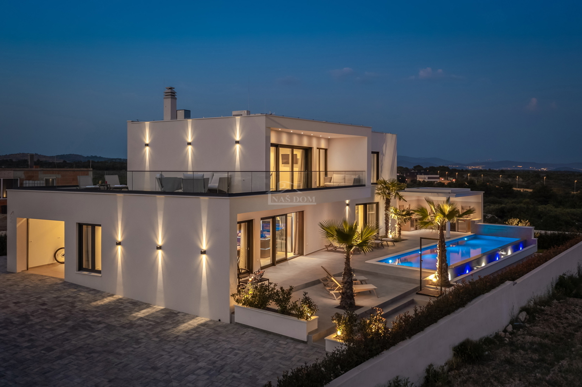 Vodice - moderna vila s bazenom, pogled na more