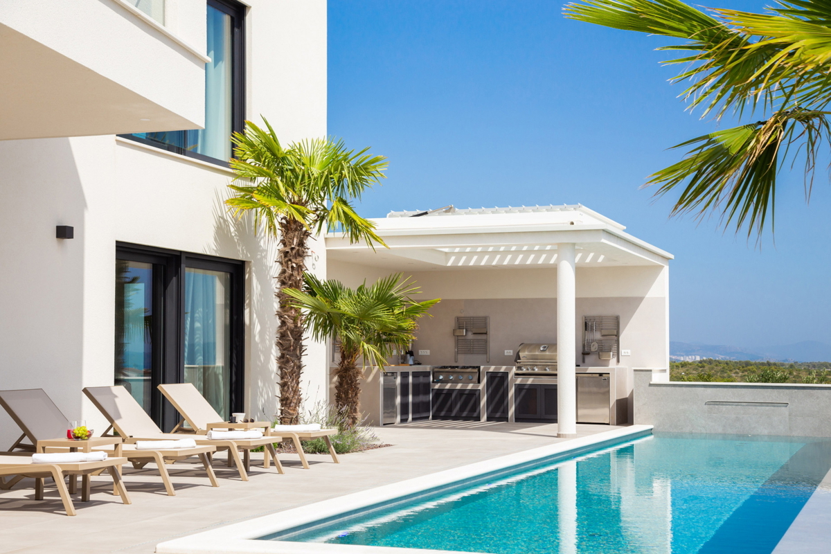 Vodice - moderna vila s bazenom, pogled na more