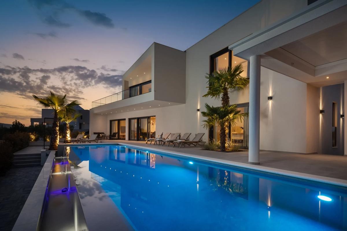 Vodice - moderna vila s bazenom, pogled na more