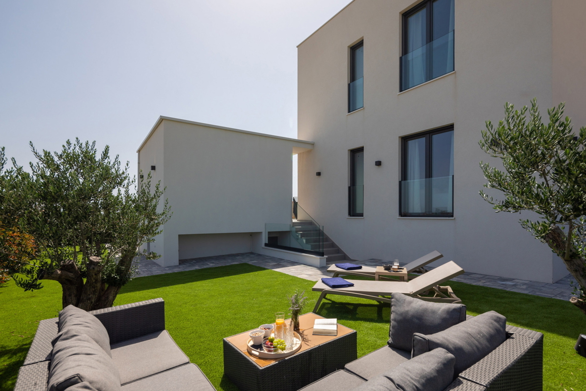 Vodice - moderna vila s bazenom, pogled na more