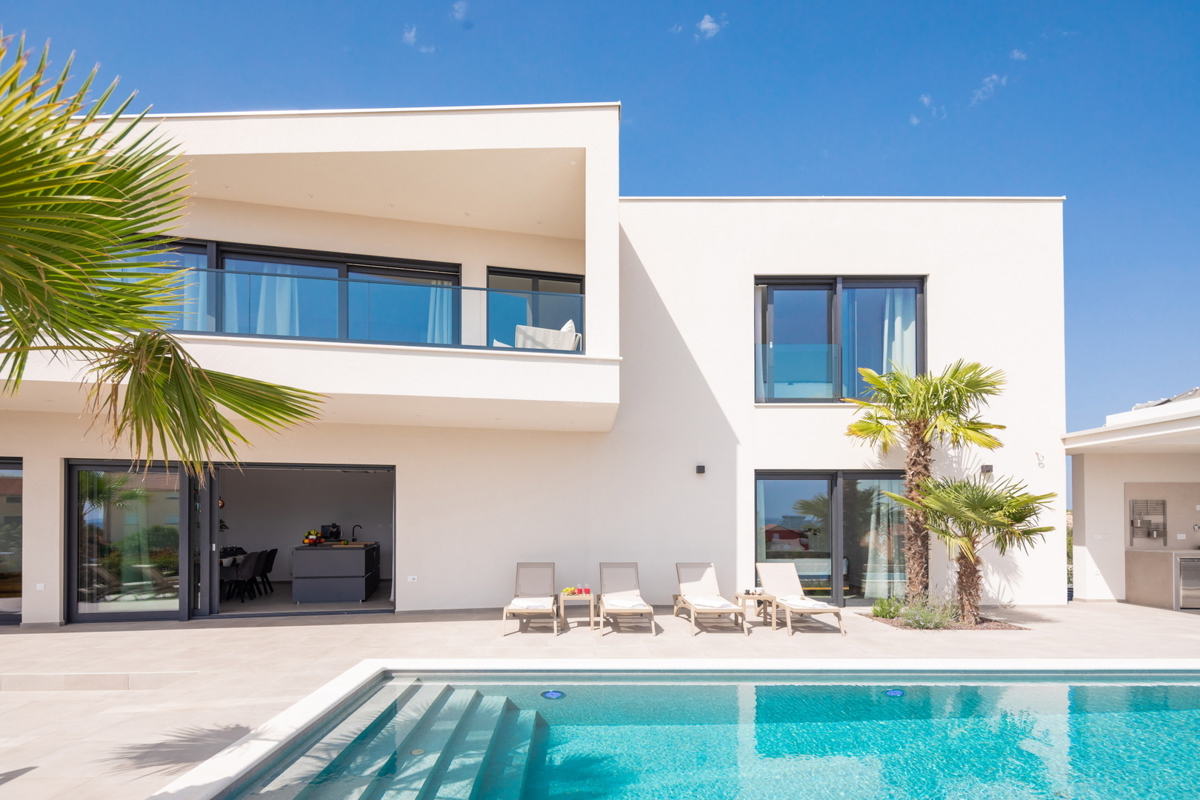 Vodice - moderna vila s bazenom, pogled na more
