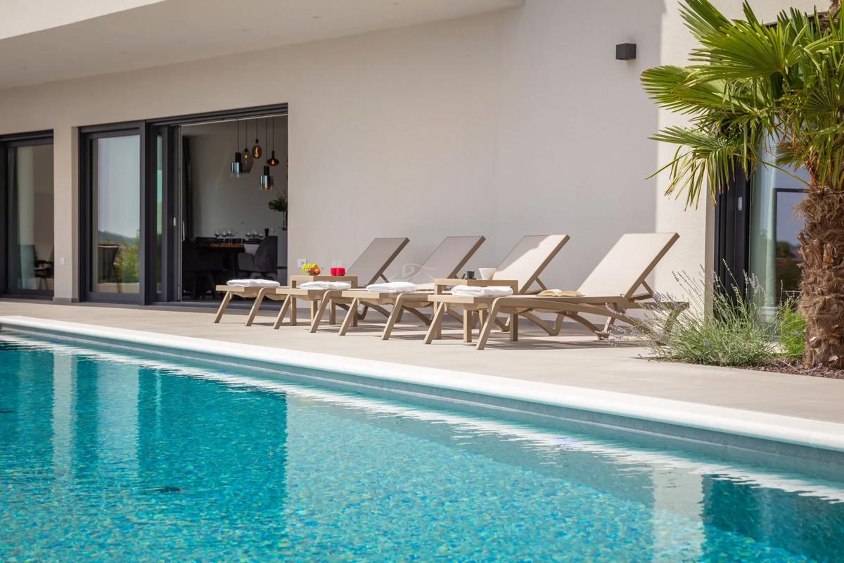 Vodice - moderna vila s bazenom, pogled na more