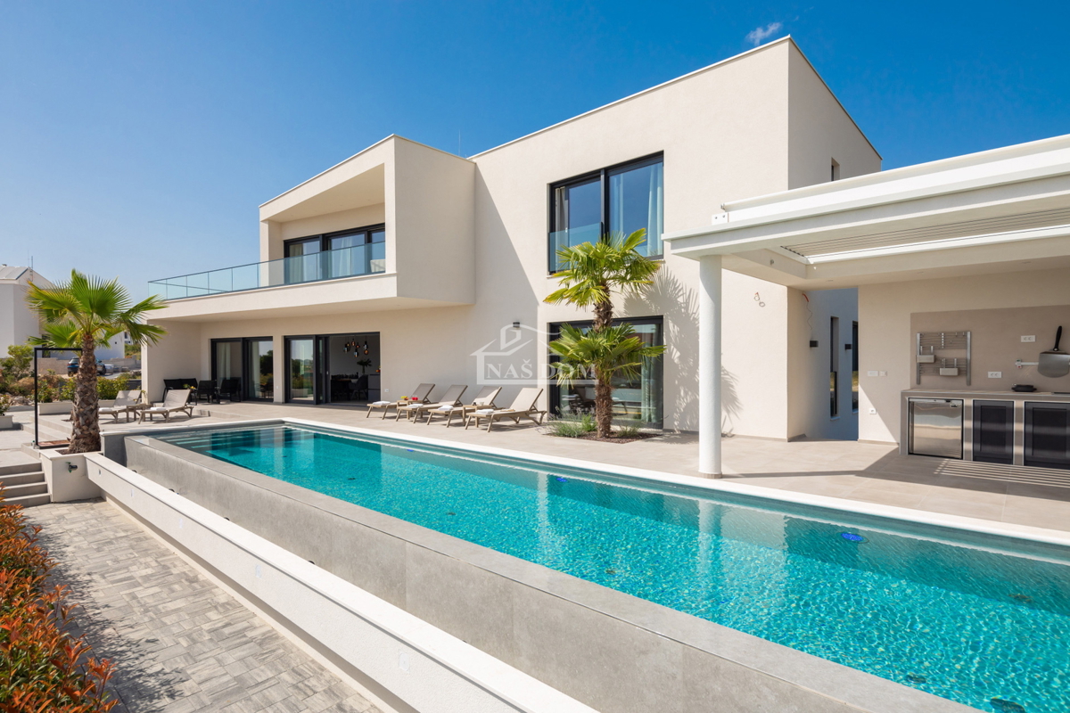 Vodice - moderna vila s bazenom, pogled na more