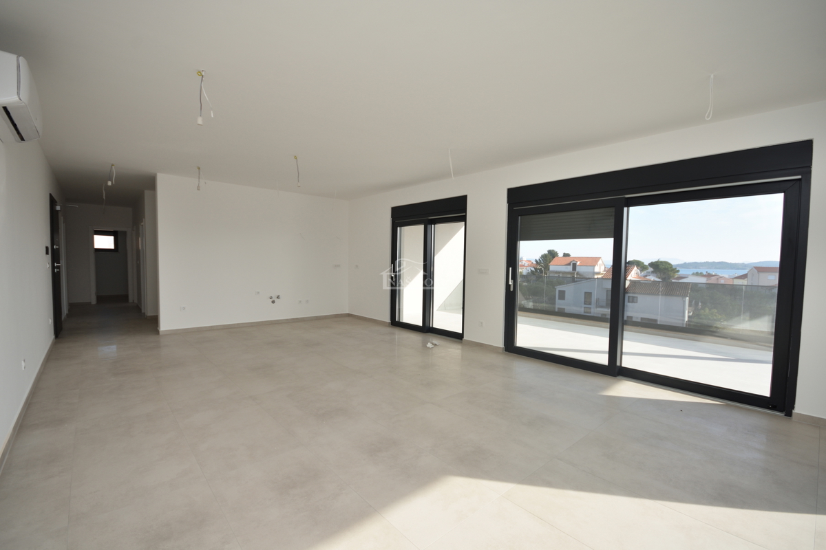 Tribunj - Luksuzno stanovanje S6 na drugem nadstropju, pogled na morje