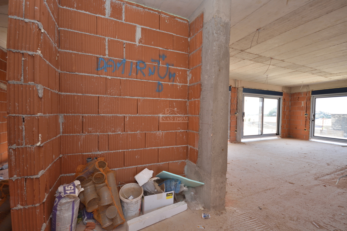 Tribunj - Luksuzno stanovanje S6 na drugem nadstropju, pogled na morje