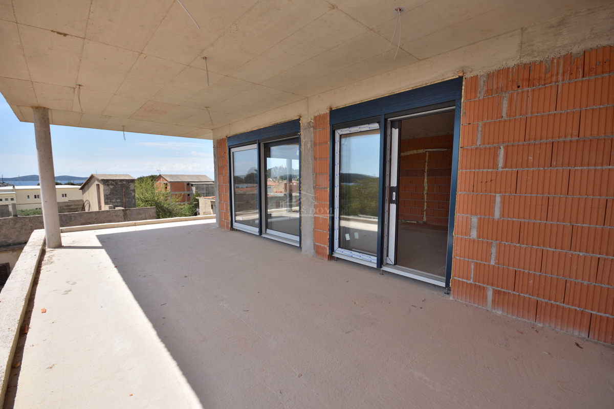 Tribunj - Luksuzno stanovanje S6 na drugem nadstropju, pogled na morje