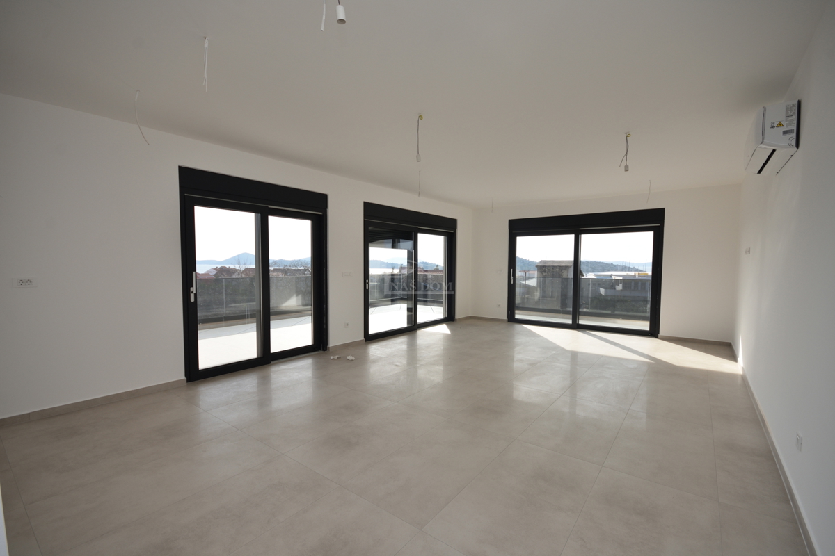 Tribunj - Luksuzno stanovanje S6 na drugem nadstropju, pogled na morje