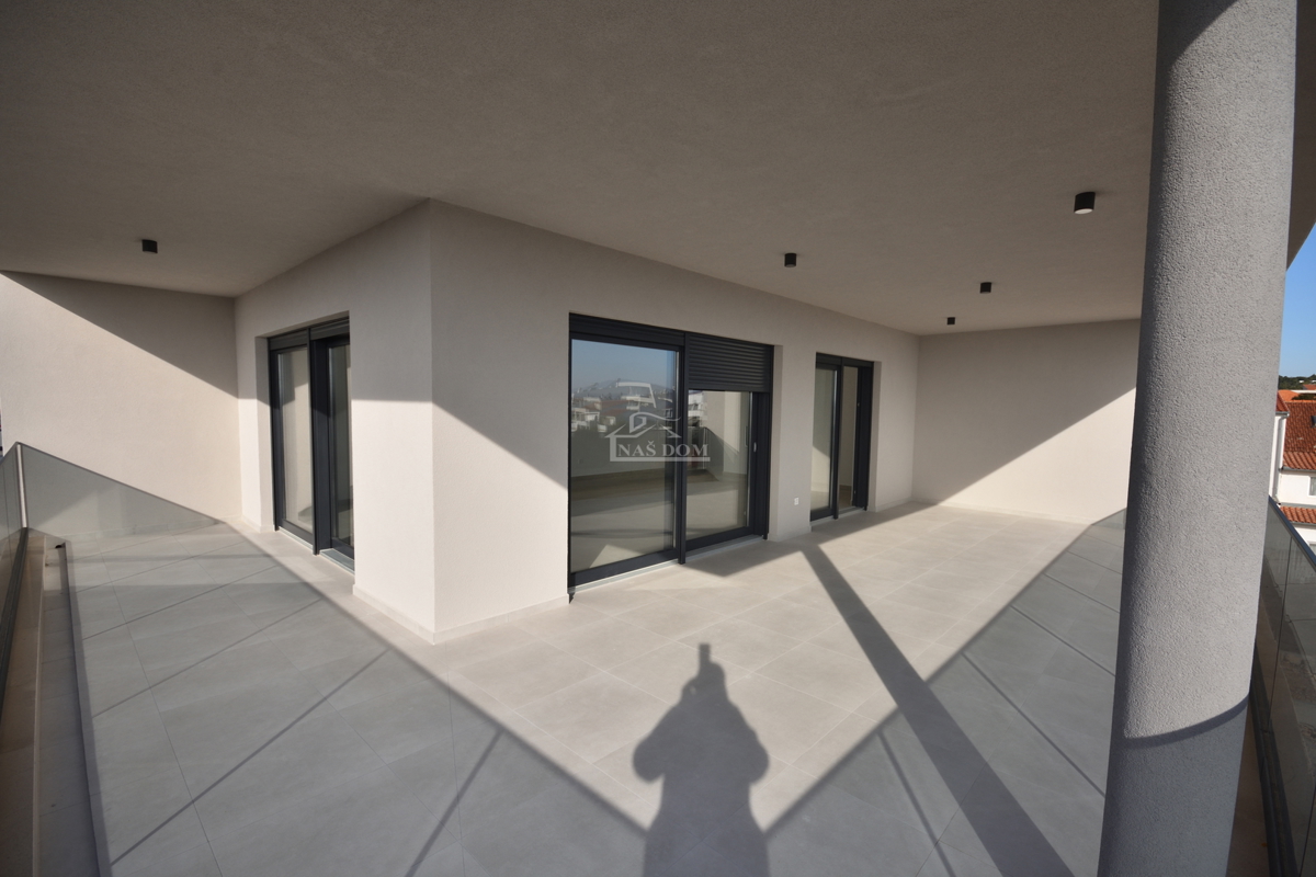 Tribunj - Luksuzno stanovanje S6 na drugem nadstropju, pogled na morje