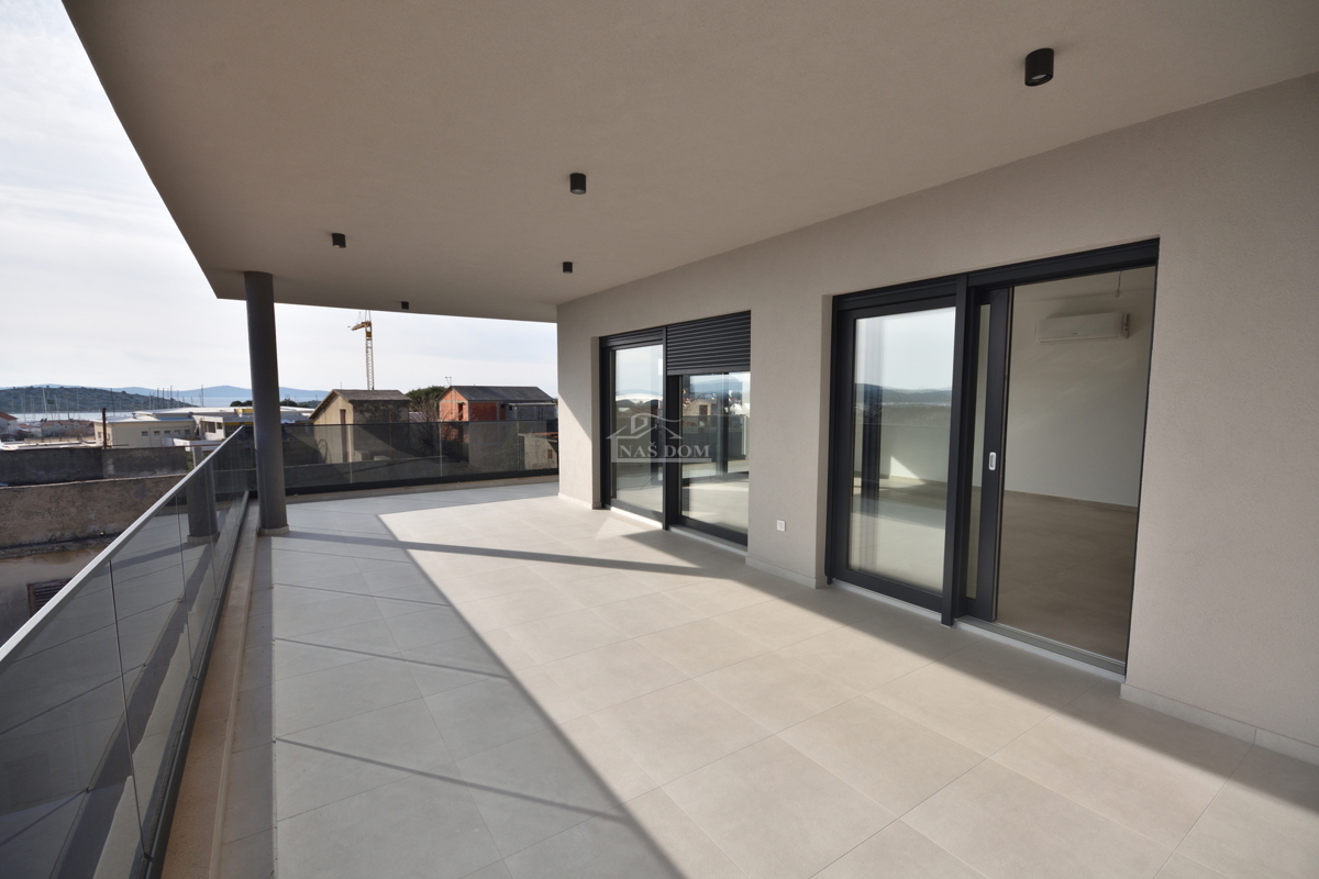 Tribunj - Luksuzno stanovanje S6 na drugem nadstropju, pogled na morje