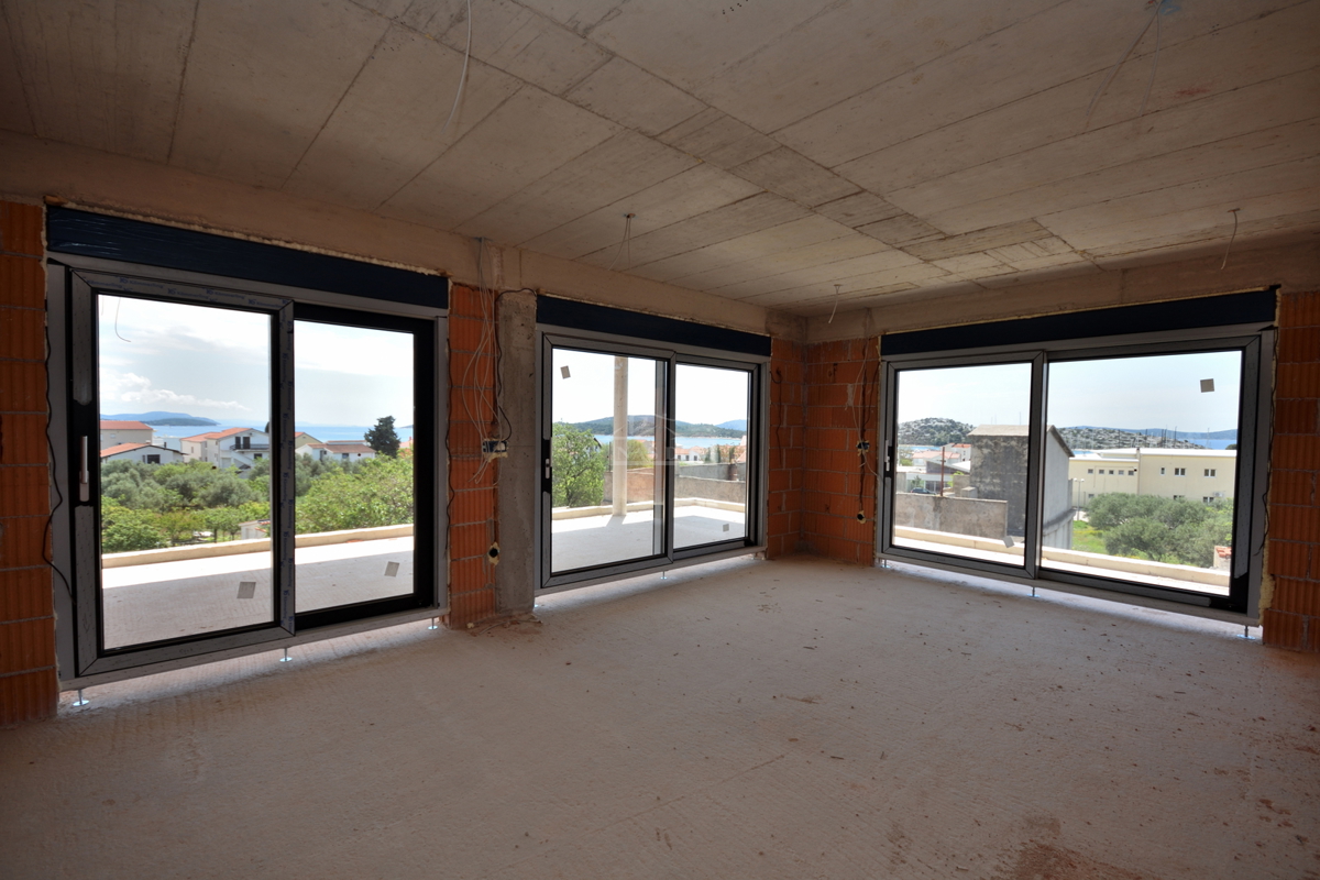 Tribunj - Luksuzno stanovanje S6 na drugem nadstropju, pogled na morje