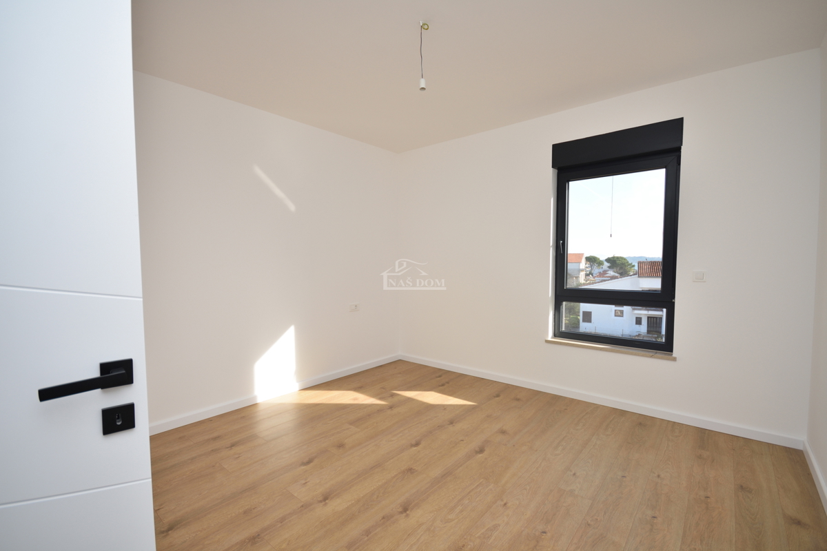 Tribunj - Luksuzno stanovanje S6 na drugem nadstropju, pogled na morje