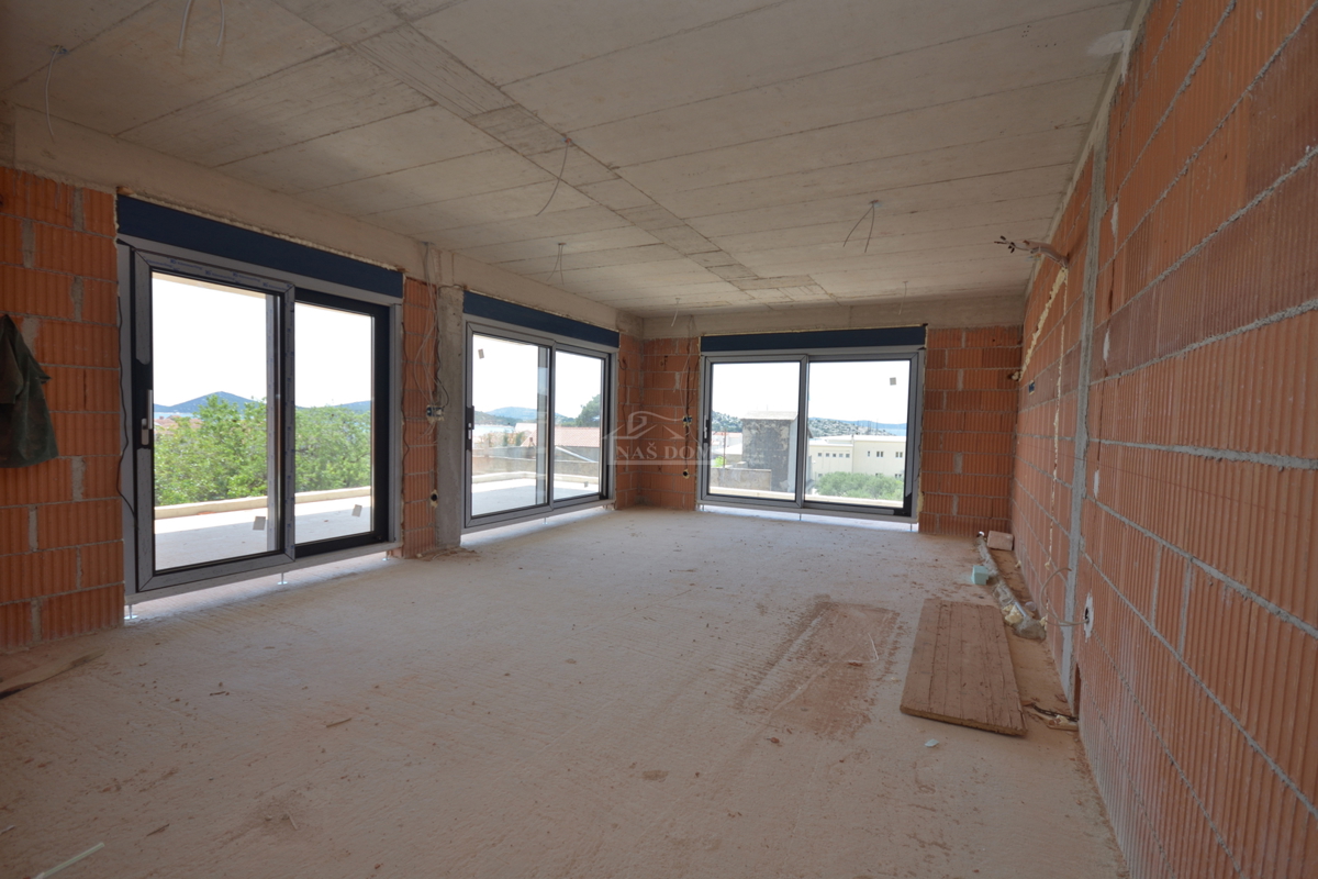 Tribunj - Luksuzno stanovanje S6 na drugem nadstropju, pogled na morje