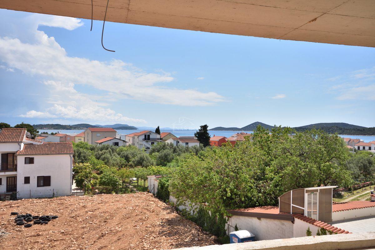 Tribunj - Luksuzno stanovanje S6 na drugem nadstropju, pogled na morje