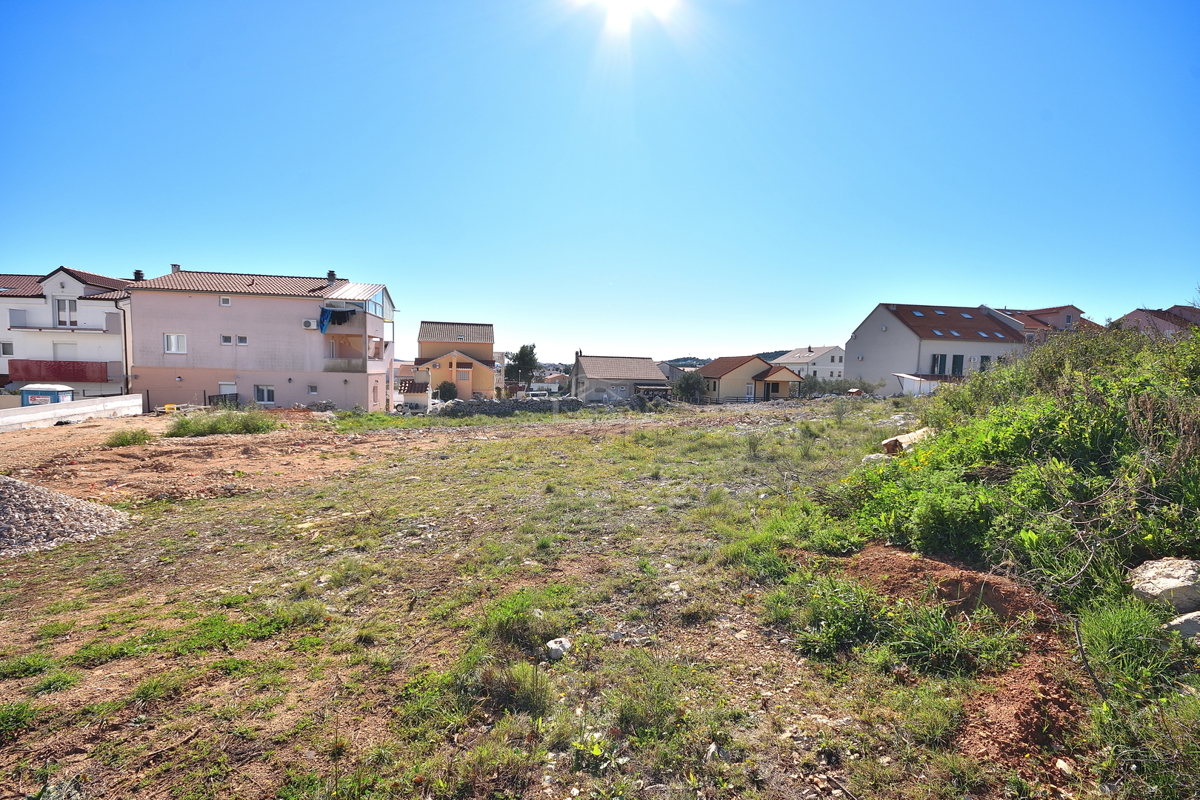 Vodice - gradbeno zemljišče 600 m2 na mirni lokaciji