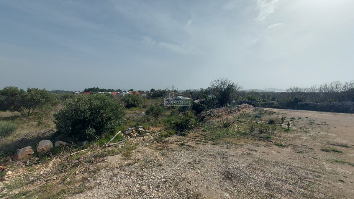 Vodice - Zemljišče v industrijski coni - 839m2